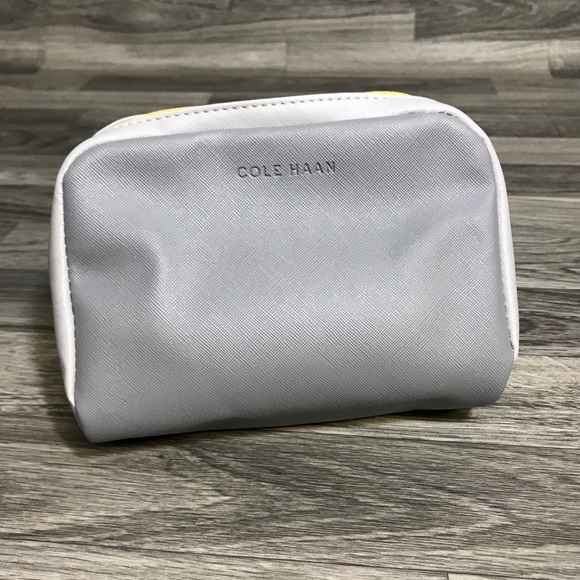 Cole Haan for American Airlines Toiletries Bag - Picture 1 of 4